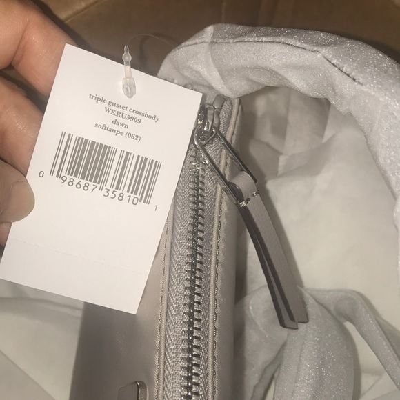 Kate Spade. NWT Triple Gusset Crossbody - Picture 5 of 6